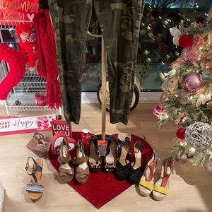 Choker Style Sweater & fatigue-print skinny pants. Set $35.